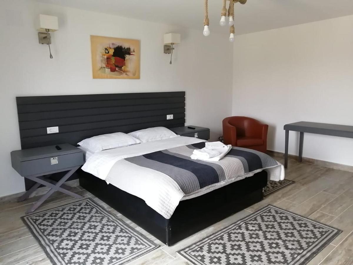 Casa Elis Piscina, Jacuzzy , Sauna, Ciubar Merei Екстериор снимка