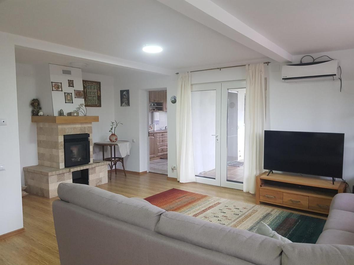 Casa Elis Piscina, Jacuzzy , Sauna, Ciubar Merei Екстериор снимка