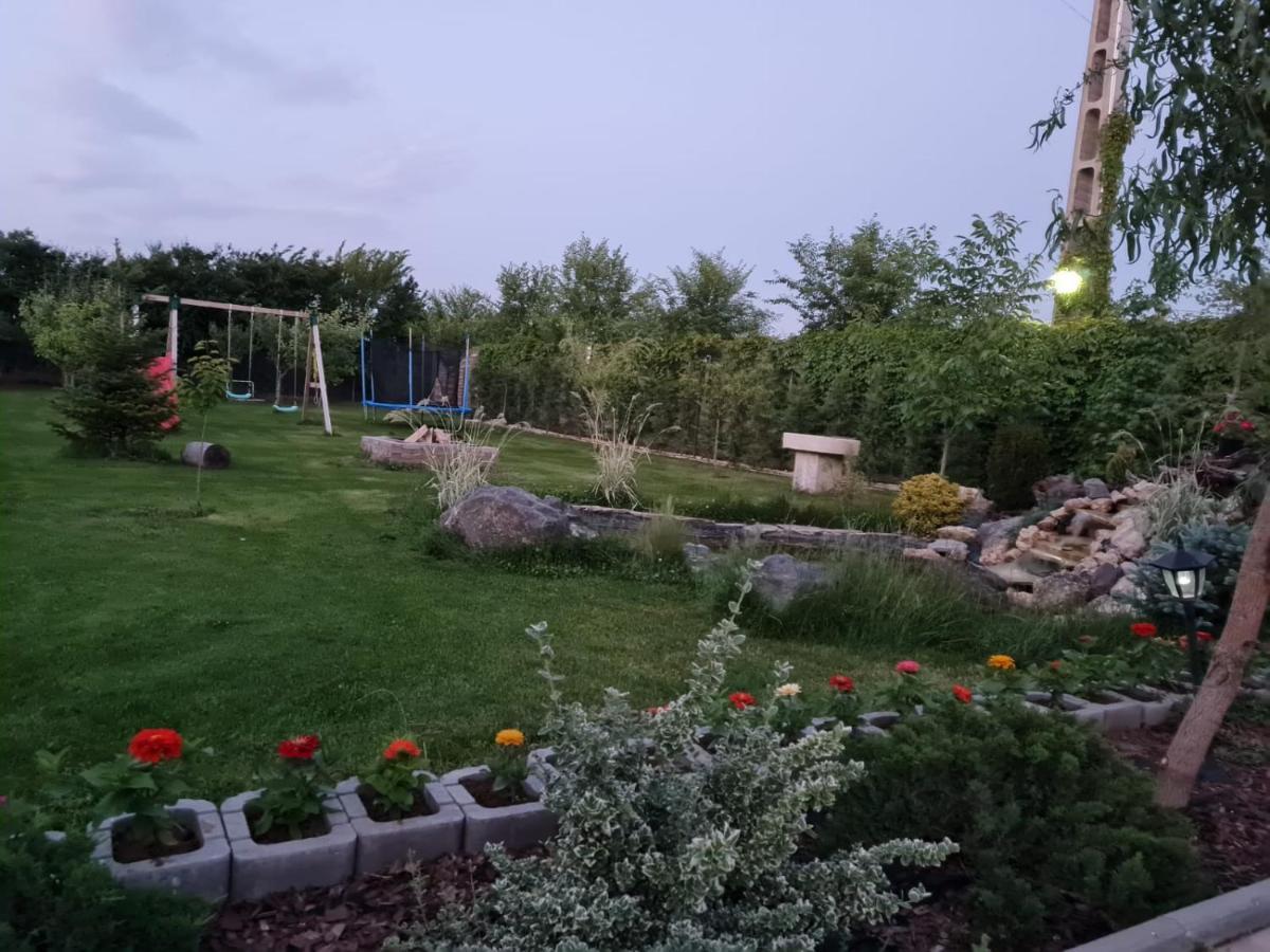 Casa Elis Piscina, Jacuzzy , Sauna, Ciubar Merei Екстериор снимка