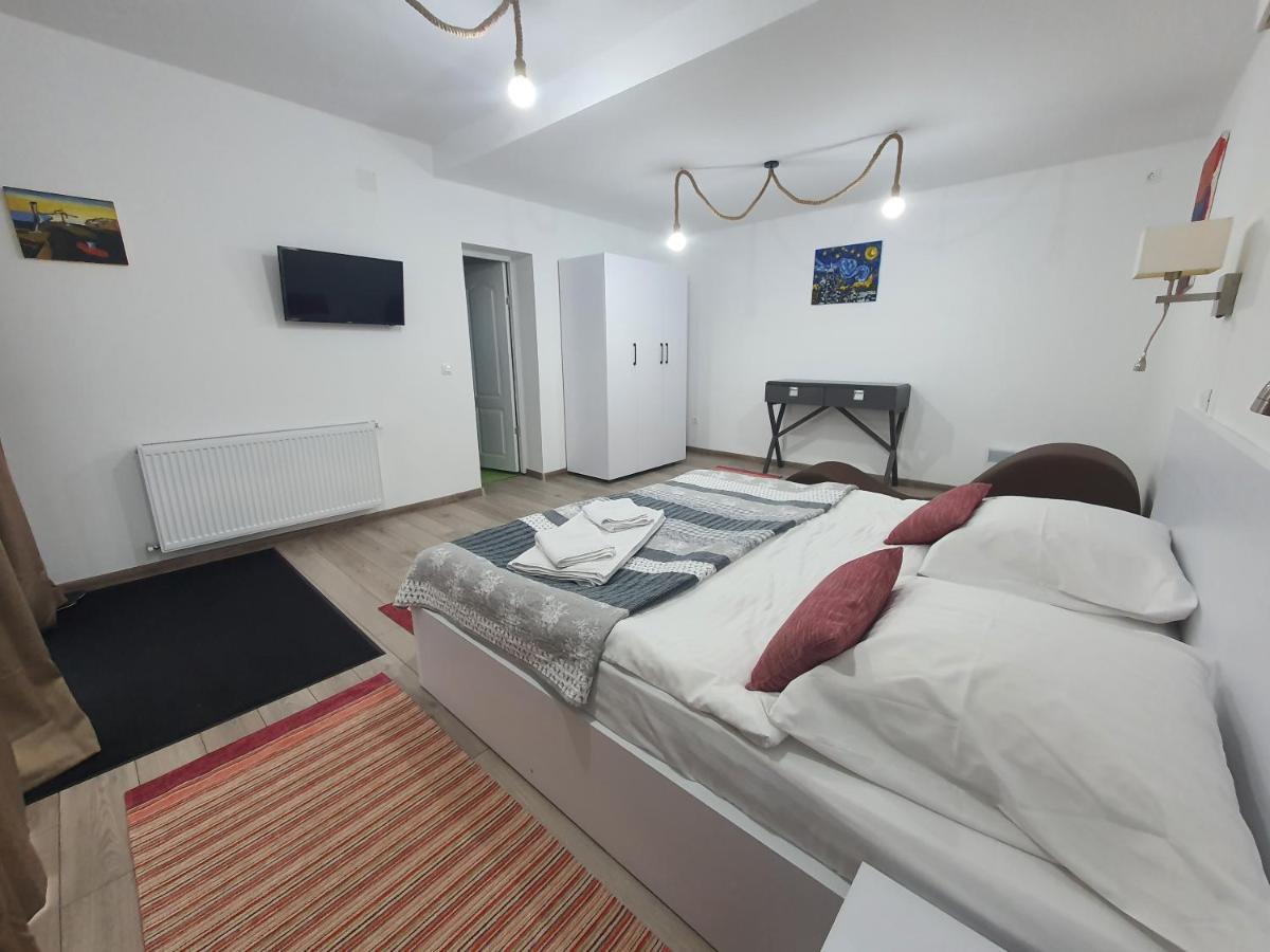 Casa Elis Piscina, Jacuzzy , Sauna, Ciubar Merei Екстериор снимка