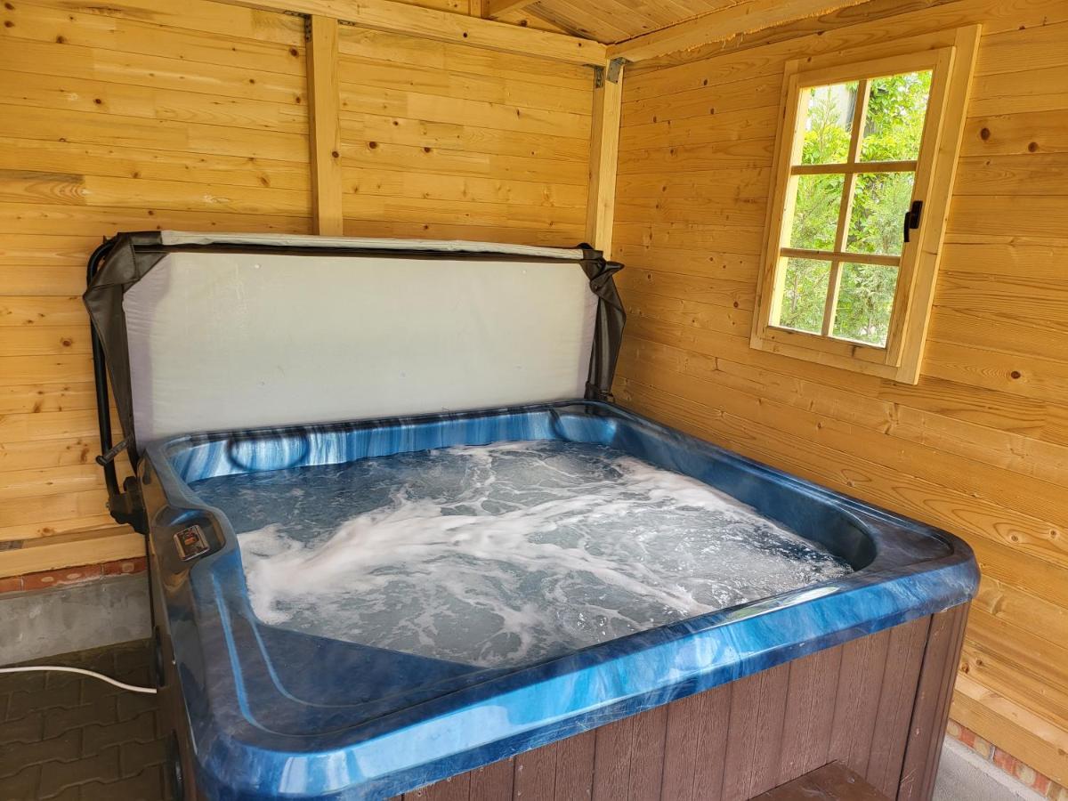 Casa Elis Piscina, Jacuzzy , Sauna, Ciubar Merei Екстериор снимка